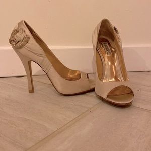 Badgley Mischka nude satin pumps